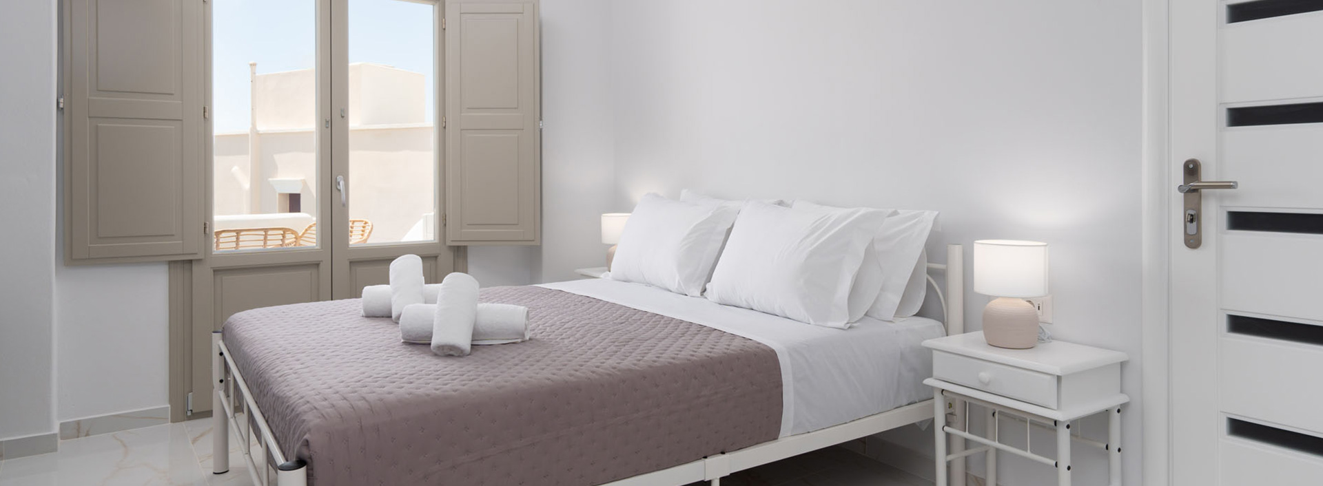 https://yiotacollection.com/NEW Lux Yiota Collection Suite 4 & Prive Jacuzzi
